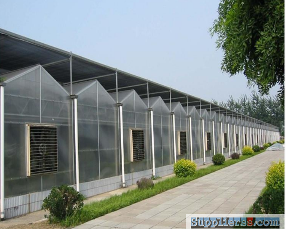 polycarbonate greenhouse for crop growth